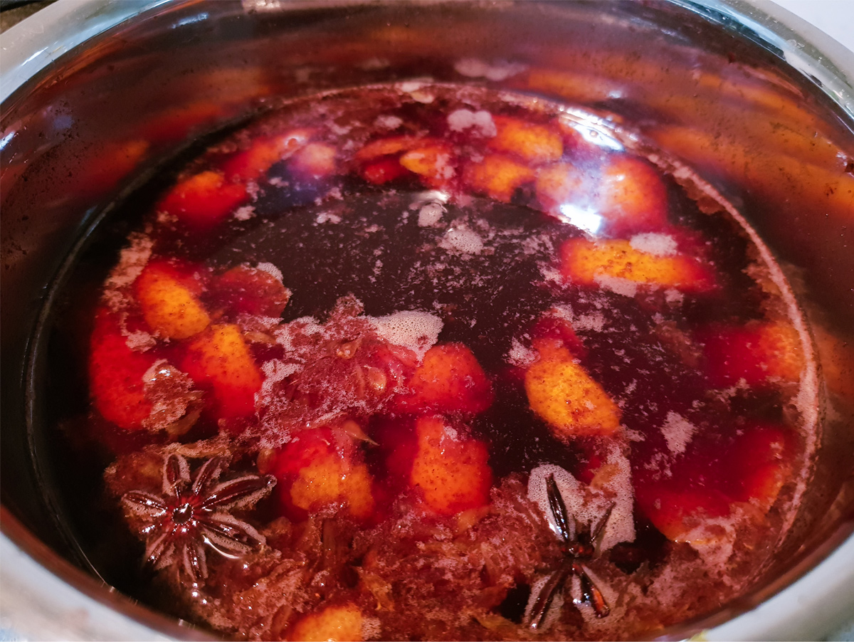 https://www.whenavagabondcooks.com/wp-content/uploads/2020/07/mulled-wine-recipe-step-0004.jpg